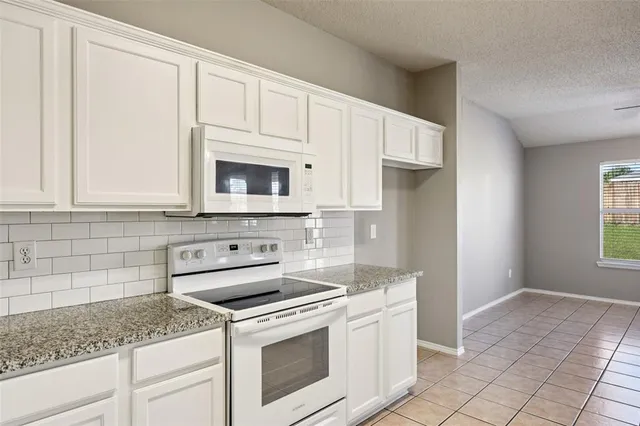 $420,000 | 1013 Chesterfield Drive, Murphy, TX 75094