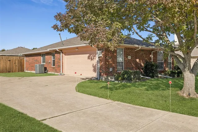 $420,000 | 1013 Chesterfield Drive, Murphy, TX 75094