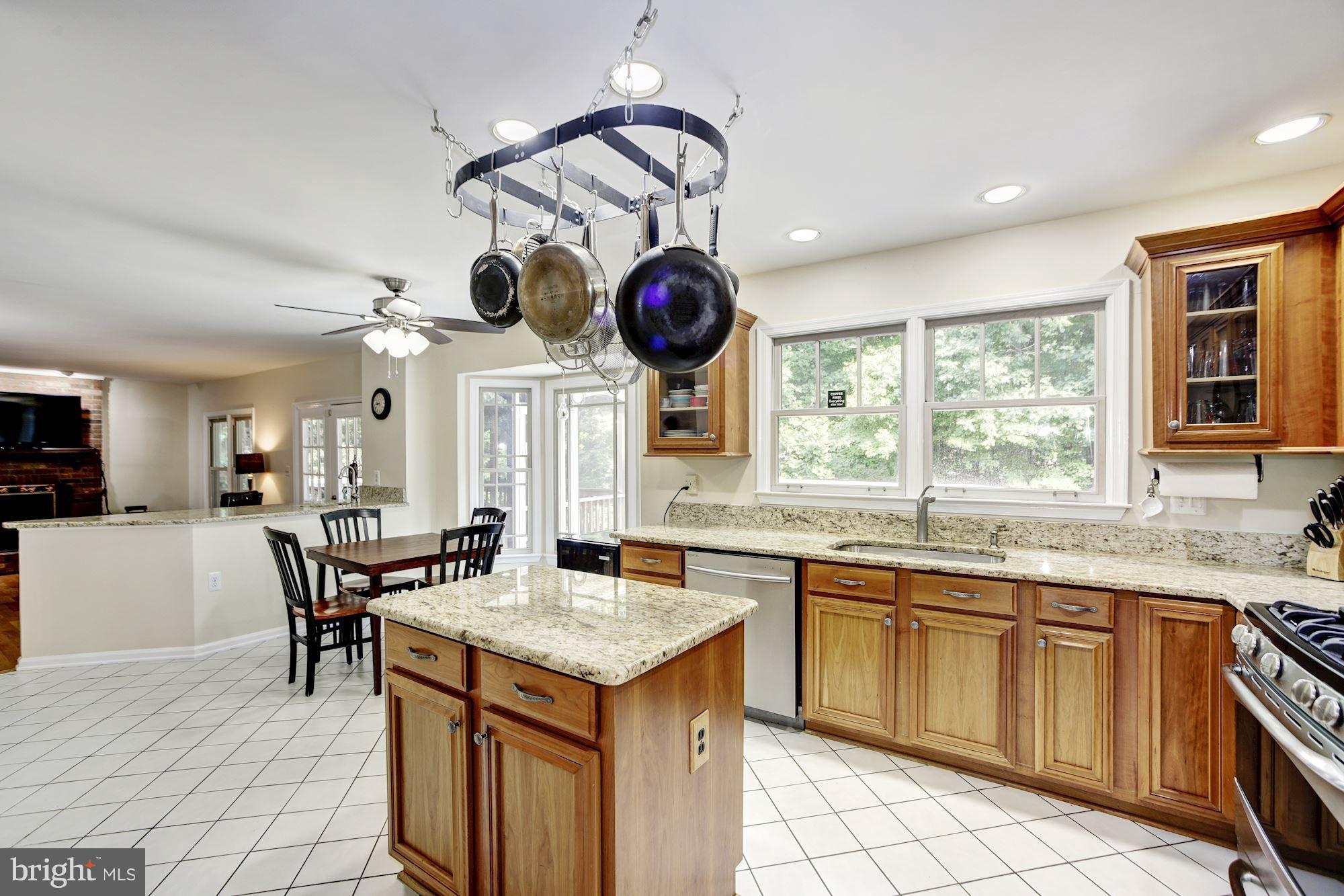 9508 Retriever Road Burke, VA 22015 - Photo 10 of 30 Kitchen