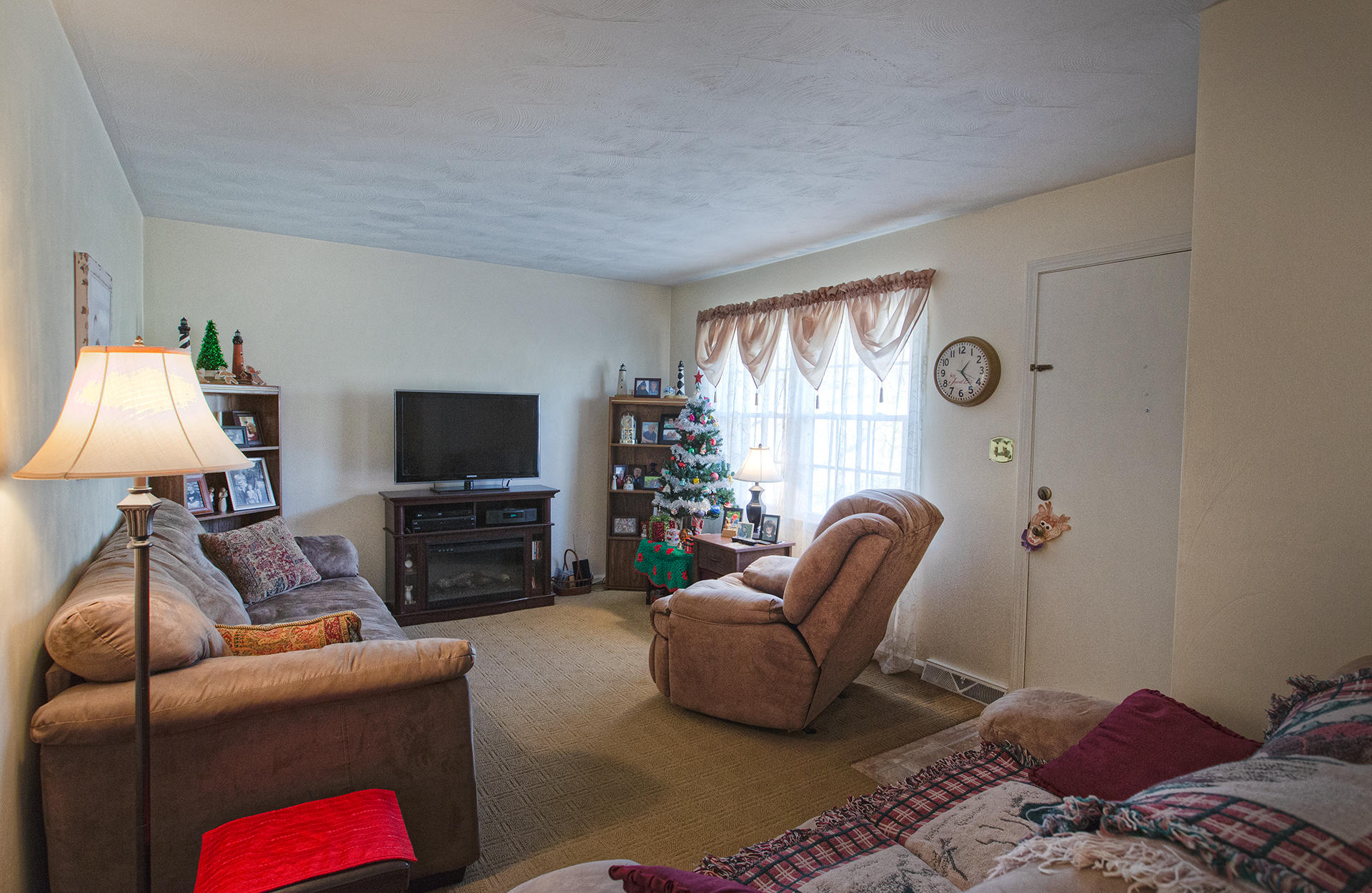 2015 Kiska Road Salem, VA 24153 - Photo 5 of 25 a living room with furniture and a flat screen tv