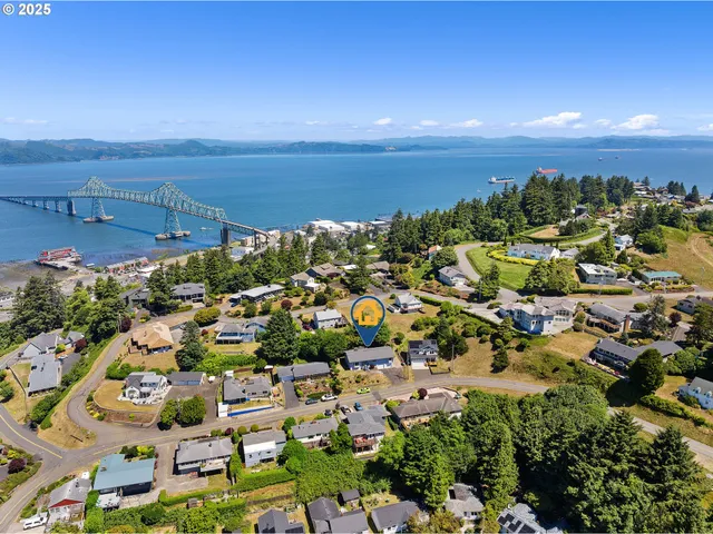 $631,000 | 374 West Lexington Avenue, Astoria, OR 97103