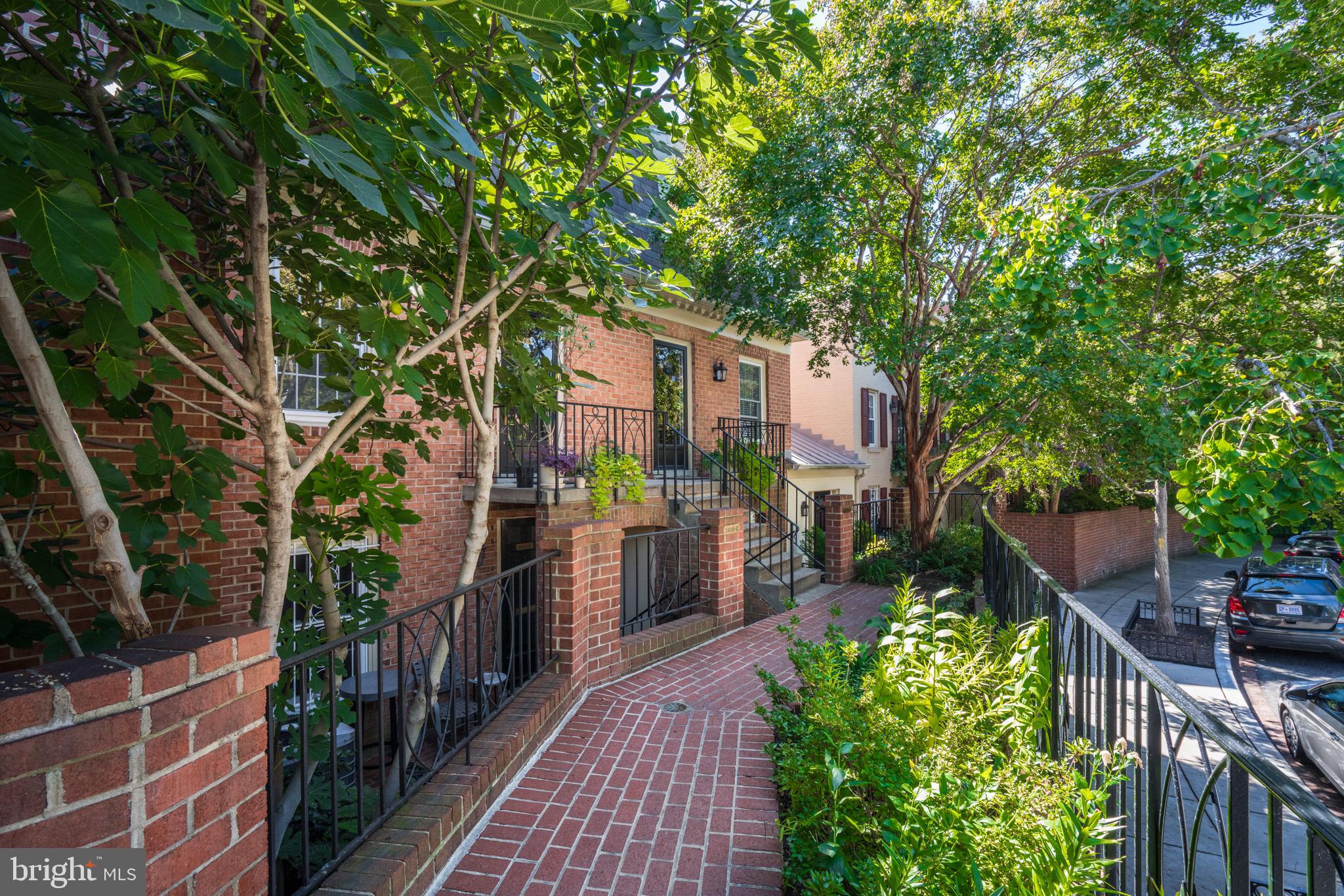 1616 Belmont Street Northwest, Unit A Washington, DC 20009 - Photo 22 of 25 a backyard of a house with lots of green space