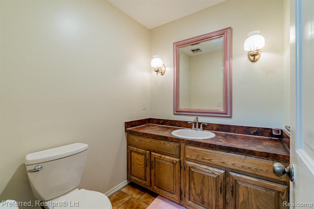 30210 High Valley Road Farmington Hills, MI 48331 - Photo 23 of 40