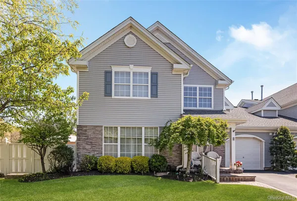 $549,000 | 8 Hannah Lane, Middle Island, NY 11953