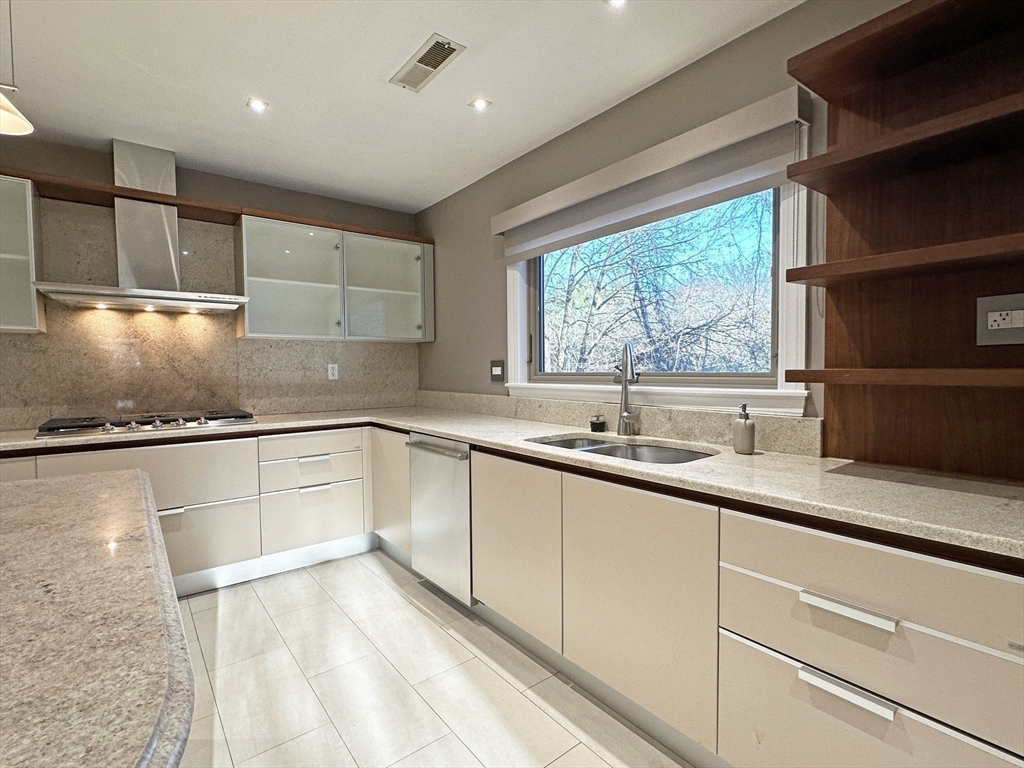 6 Brownson Terrace Boston, MA 02130 - Photo 16 of 38