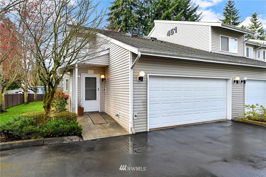 451 Queen Avenue Northeast, Unit 201 Renton, WA 98056 - Photo 1 of 25 Gallery Image 1