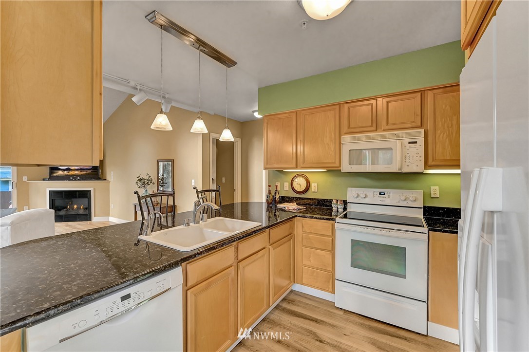451 Queen Avenue Northeast, Unit 201 Renton, WA 98056 - Photo 11 of 25 Gallery Image 11