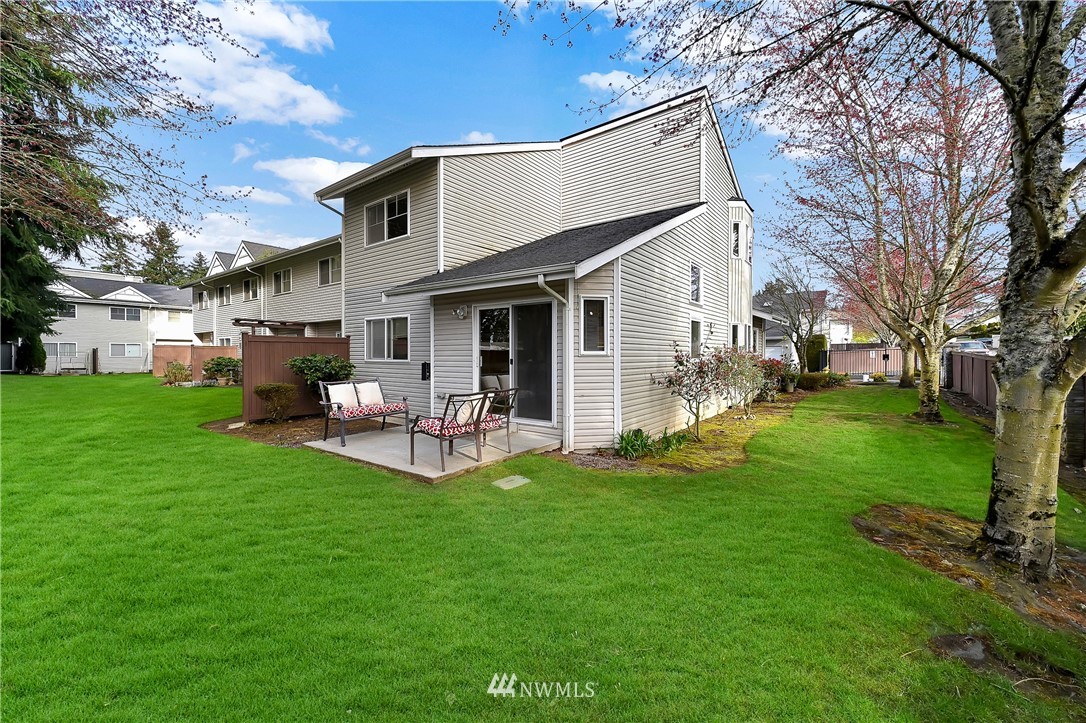 451 Queen Avenue Northeast, Unit 201 Renton, WA 98056 - Photo 3 of 25 Gallery Image 3
