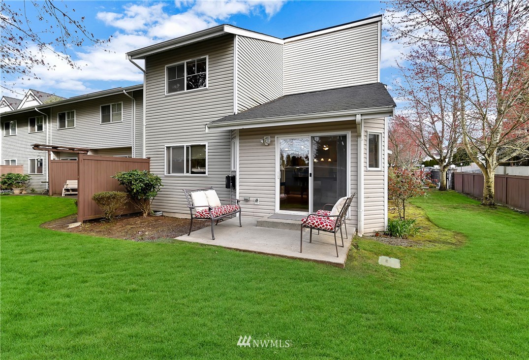 451 Queen Avenue Northeast, Unit 201 Renton, WA 98056 - Photo 4 of 25 Gallery Image 4