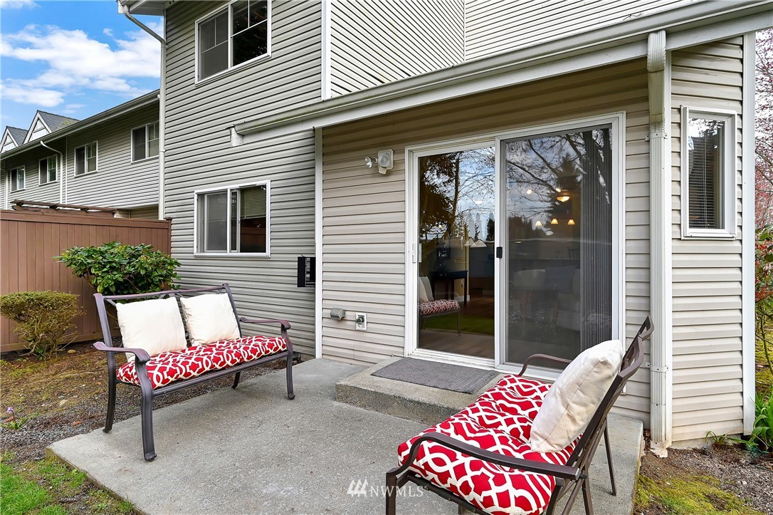 451 Queen Avenue Northeast, Unit 201 Renton, WA 98056 - Photo 5 of 25 Gallery Image 5
