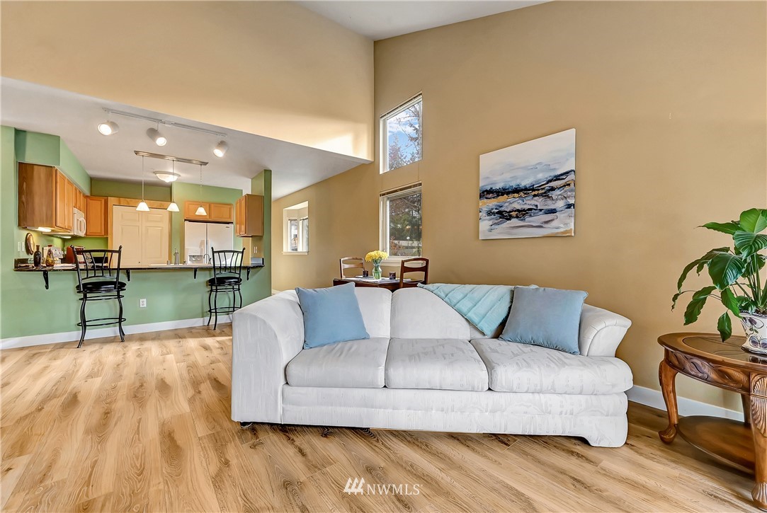 451 Queen Avenue Northeast, Unit 201 Renton, WA 98056 - Photo 6 of 25 Gallery Image 6