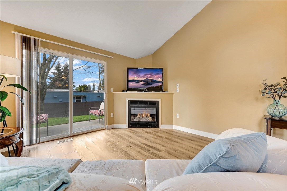 451 Queen Avenue Northeast, Unit 201 Renton, WA 98056 - Photo 7 of 25 Gallery Image 7
