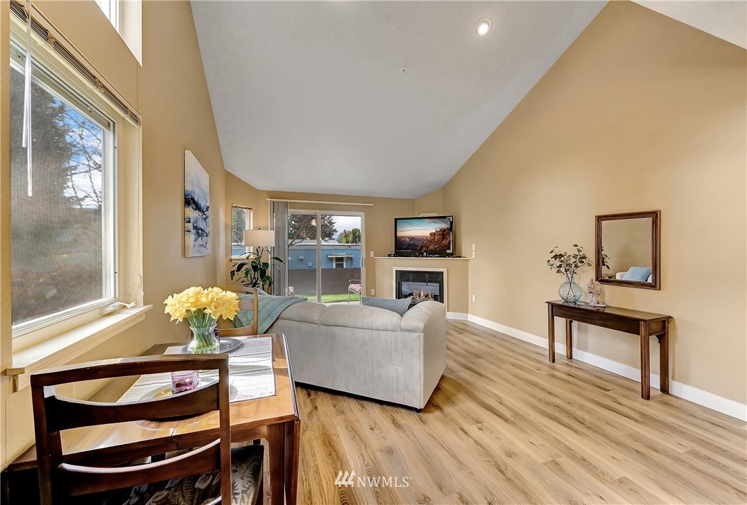 451 Queen Avenue Northeast, Unit 201 Renton, WA 98056 - Photo 8 of 25 Gallery Image 8