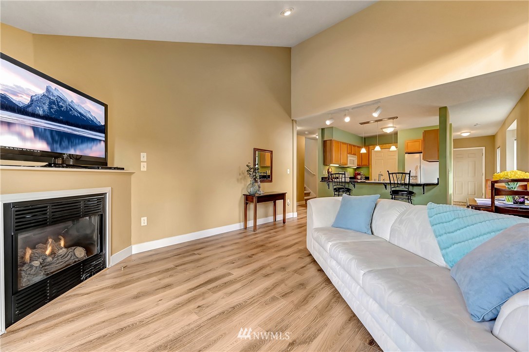 451 Queen Avenue Northeast, Unit 201 Renton, WA 98056 - Photo 9 of 25 Gallery Image 9