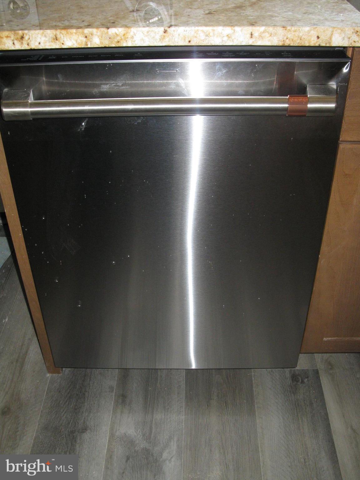 708 North Glover Street Baltimore, MD 21205 - Photo 10 of 38 a close view of stove