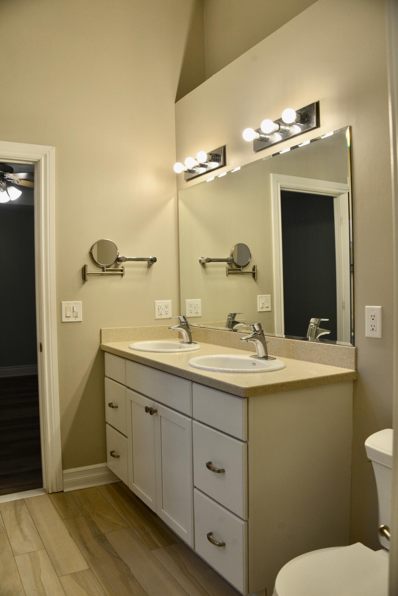 9556 Wayne Road Livonia, MI 48150 - Photo 9 of 19 5MH_8900