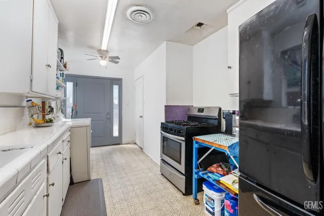 a kitchen that has a lot of appliances and cabinets