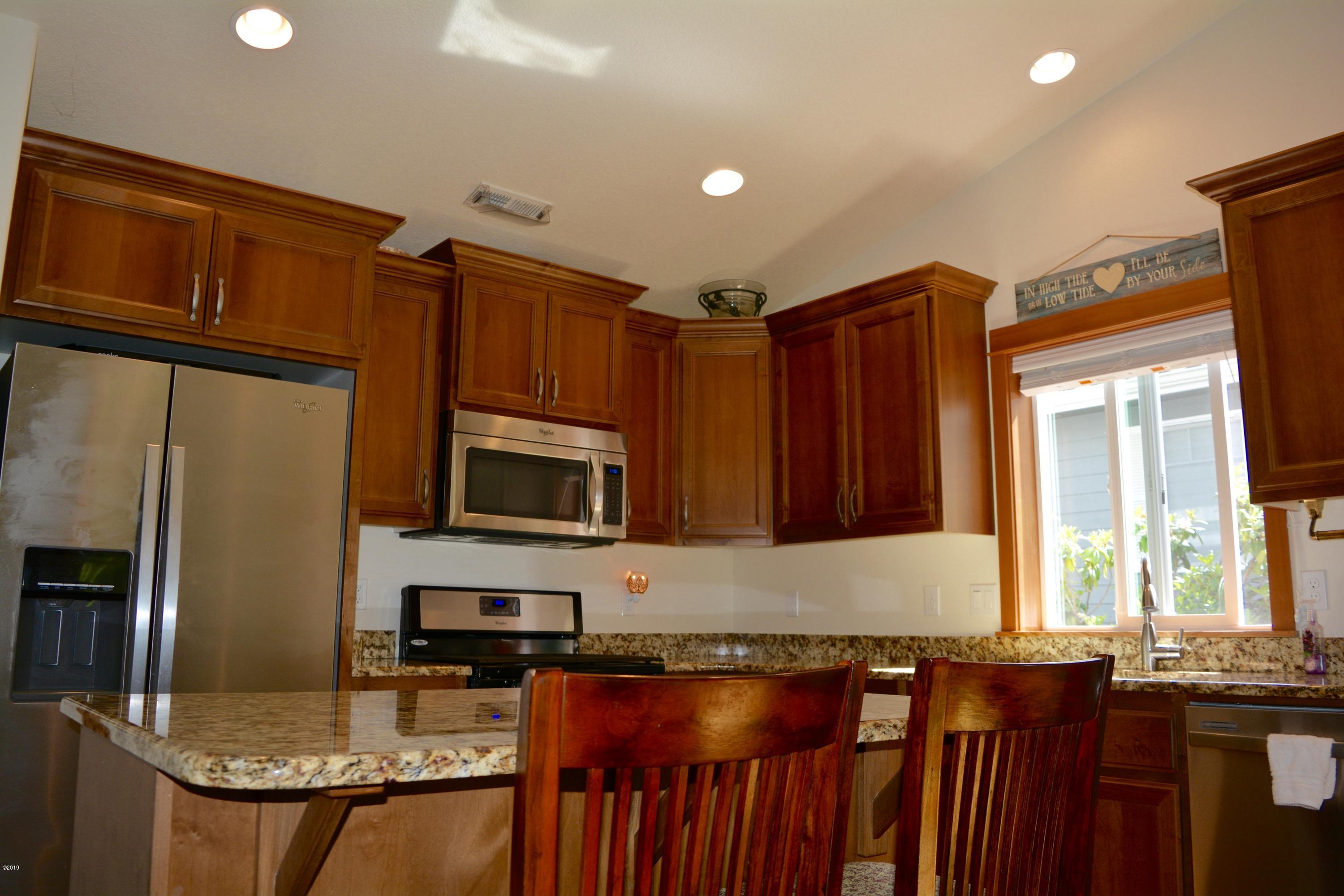 145 Southwest 61 Street Newport, OR 97366 - Photo 17 of 33 Kitchen