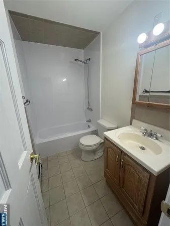 $2,000 | 386 Hoover Avenue, Unit 166, Bloomfield, NJ 07003