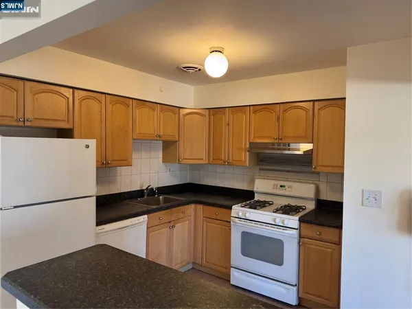 $2,000 | 386 Hoover Avenue, Unit 166, Bloomfield, NJ 07003