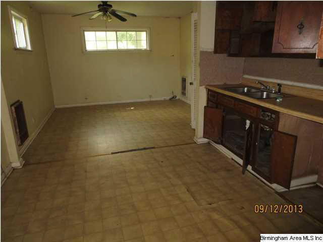 713 Seminole Circle Fairfield, AL 35064 - Photo 3 of 8