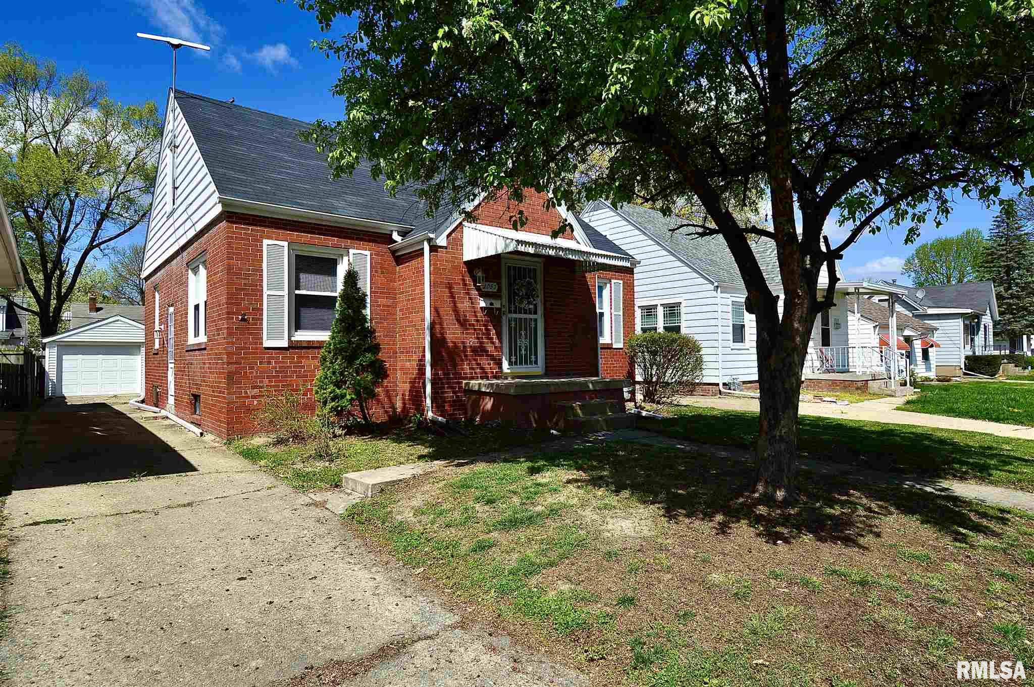 2053 North 8th Street Springfield, IL 62702 - Photo 3 of 28