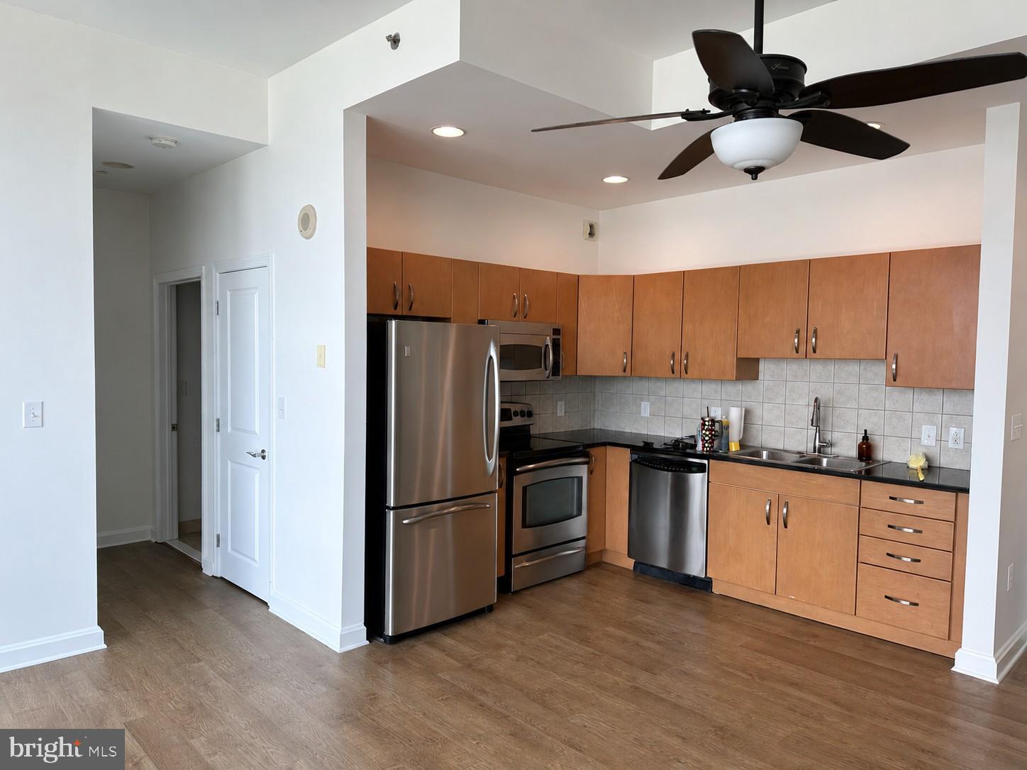 901 North Penn Street, Unit R2405 Philadelphia, PA 19123 - Photo 1 of 35