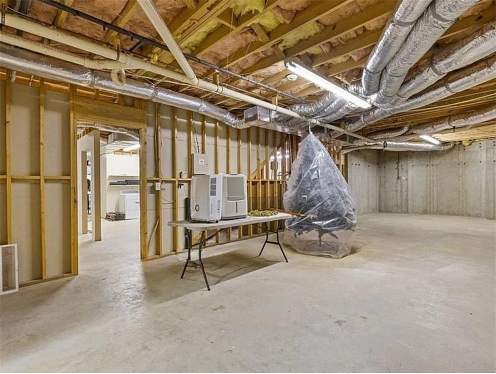 3740 Woodlane Road Gainesville, GA 30506 - Photo 42 of 74 a view of livingroom with furniture and a garage
