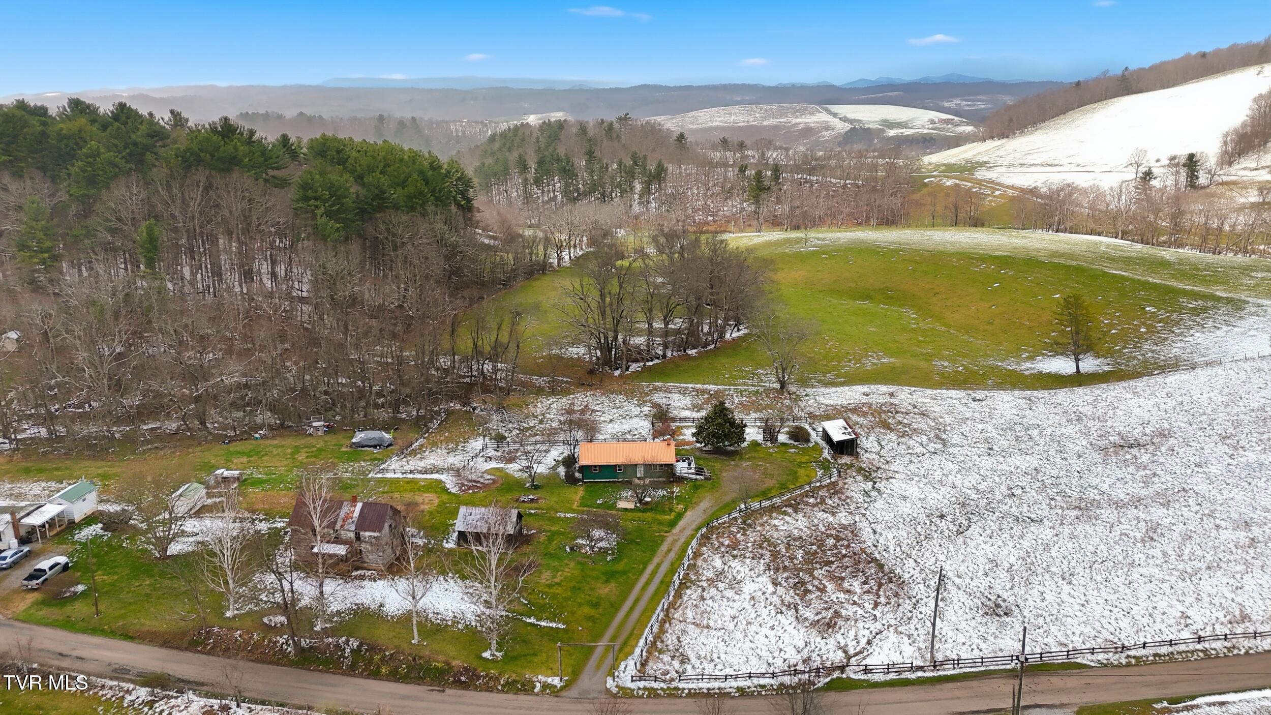 1208 Dry Road Speedwell, VA 24374 - Photo 28 of 32 33_dji_20260317145600_0027_d