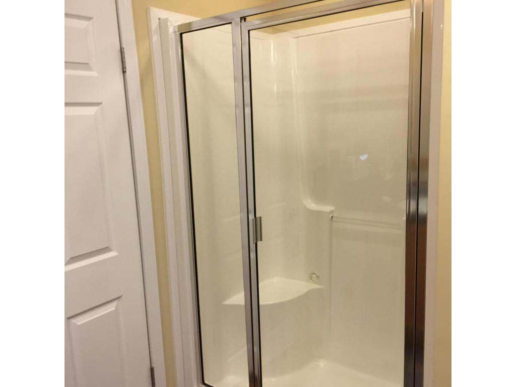 505 Ricker Road Greeneville, TN 37743 - Photo 13 of 20 Large master shower