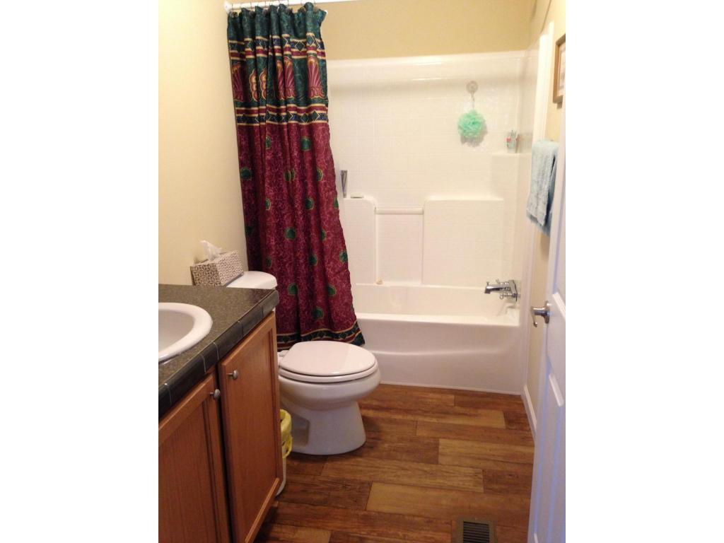 505 Ricker Road Greeneville, TN 37743 - Photo 15 of 20 Guest bathroom