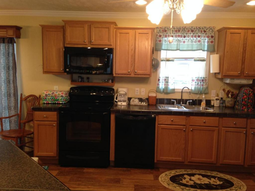 505 Ricker Road Greeneville, TN 37743 - Photo 7 of 20 Custom designed kitchen