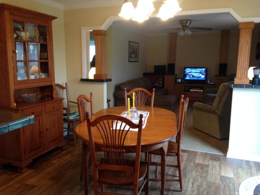 505 Ricker Road Greeneville, TN 37743 - Photo 8 of 20 Dining area to family room