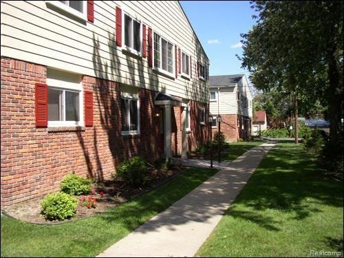 733 West Maple Road, Unit 17 Clawson, MI 48017 - Photo 12 of 13 wellington_0018.jpg
