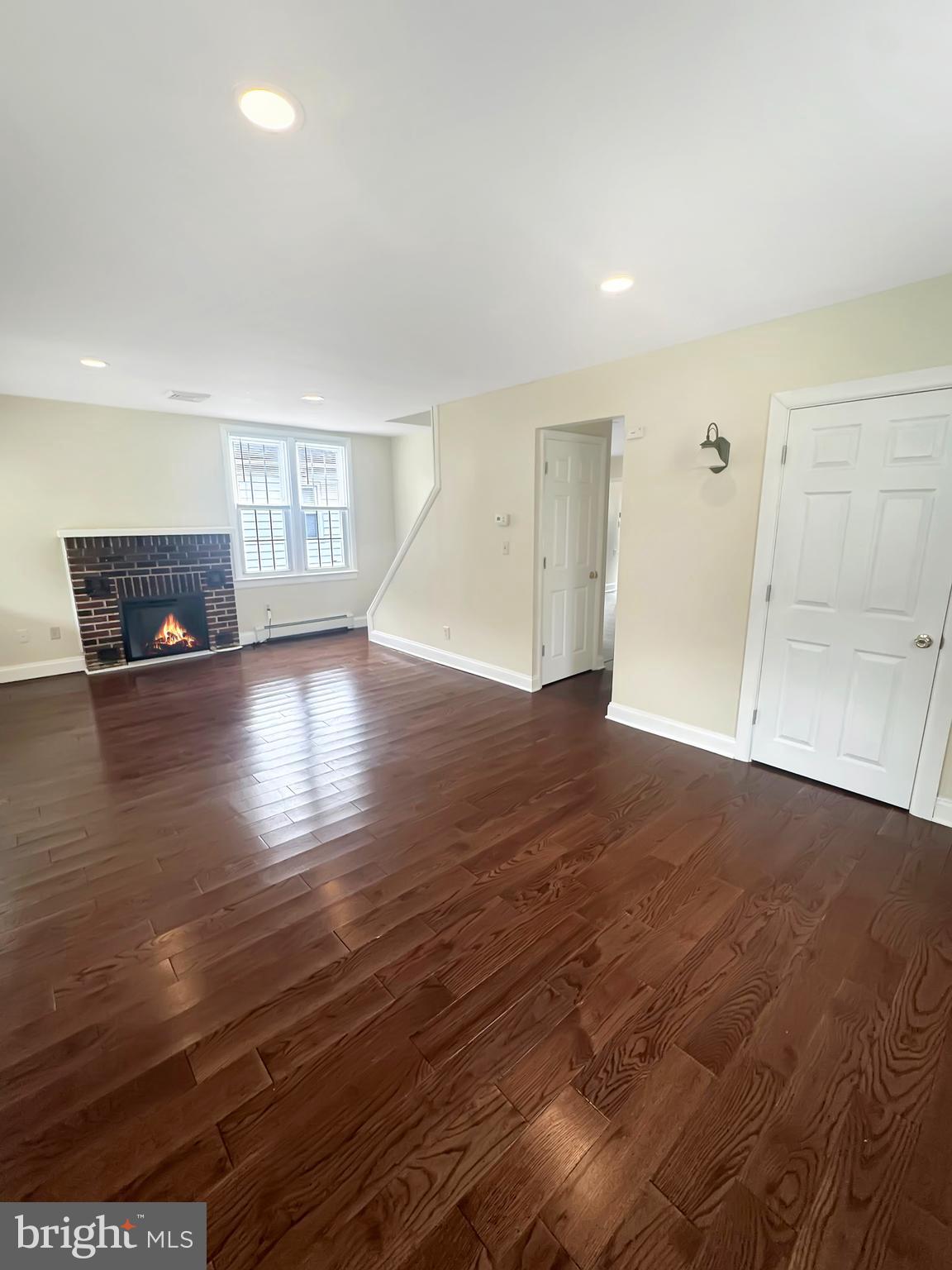 1027 Riverside Drive Pottstown, PA 19465 - Photo 11 of 24 Living room