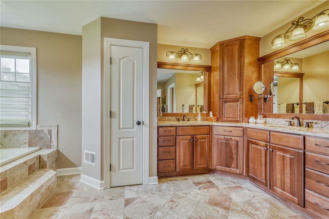 33 Hampstead Drive Webster, NY 14580 - Photo 22 of 35