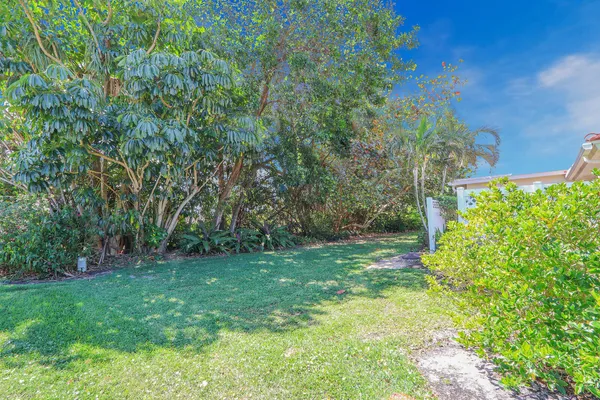 $3,600 | 8574 Southeast Seagrape Way, Hobe Sound, FL 33455