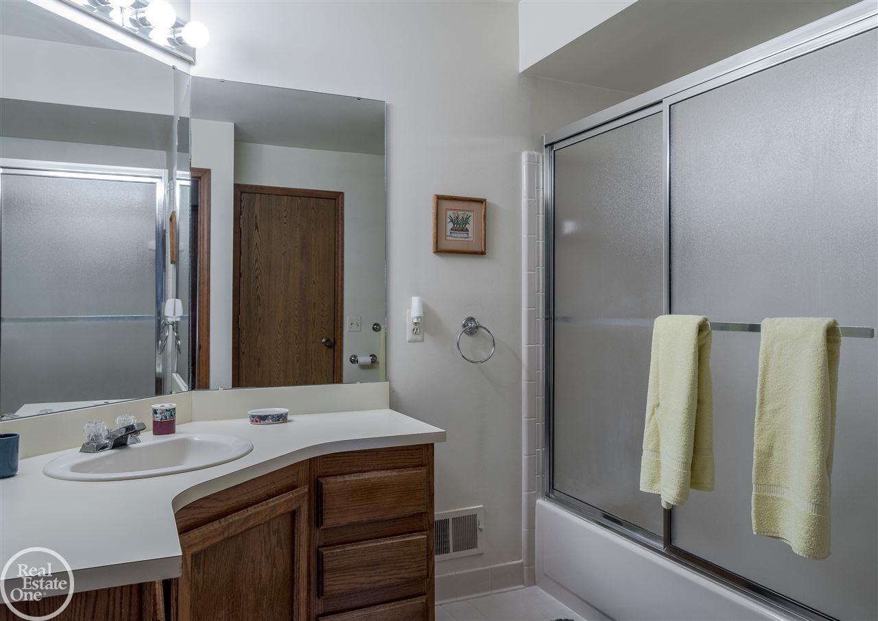 401 Meadow Bridge Drive Rochester Hills, MI 48307 - Photo 15 of 18