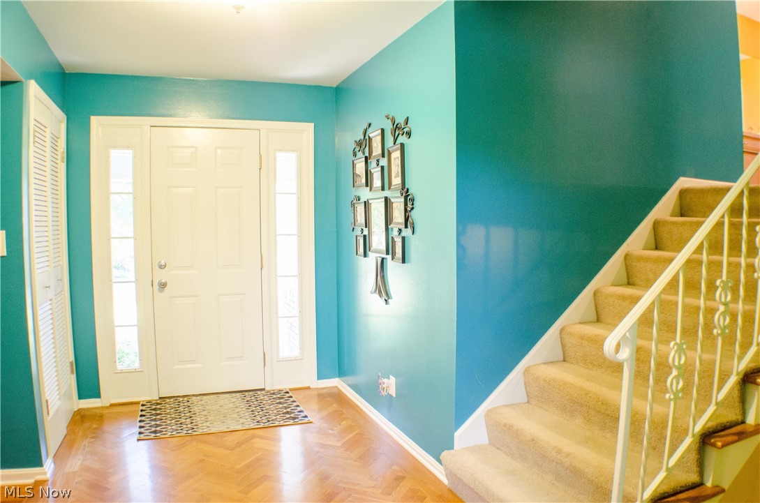 369 Sand Run Road Akron, OH 44313 - Photo 2 of 35 Spacious Foyer and Large front porch greet your guest.