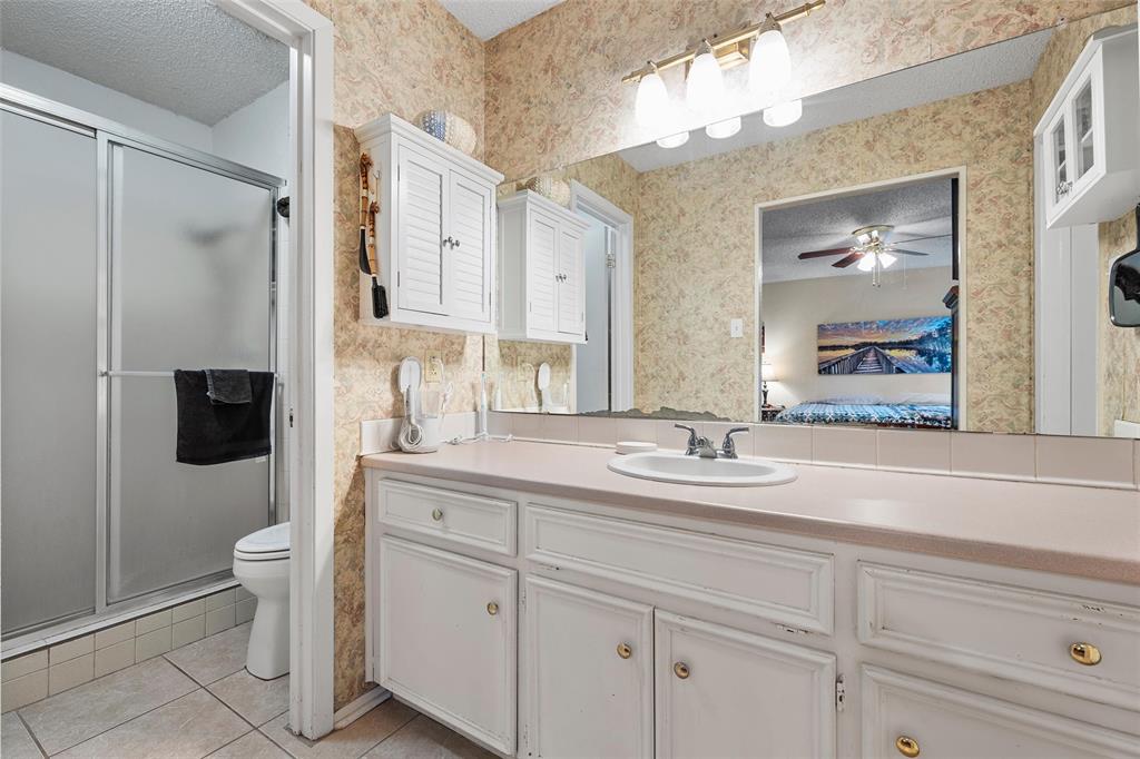 525 Angel Fire Drive Hewitt, TX 76643 - Photo 15 of 25 a bathroom with a sink a toilet and a mirror