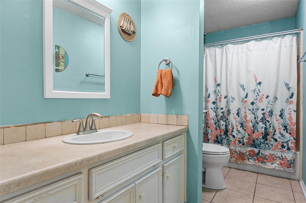 525 Angel Fire Drive Hewitt, TX 76643 - Photo 18 of 25 a bathroom with a sink and a mirror