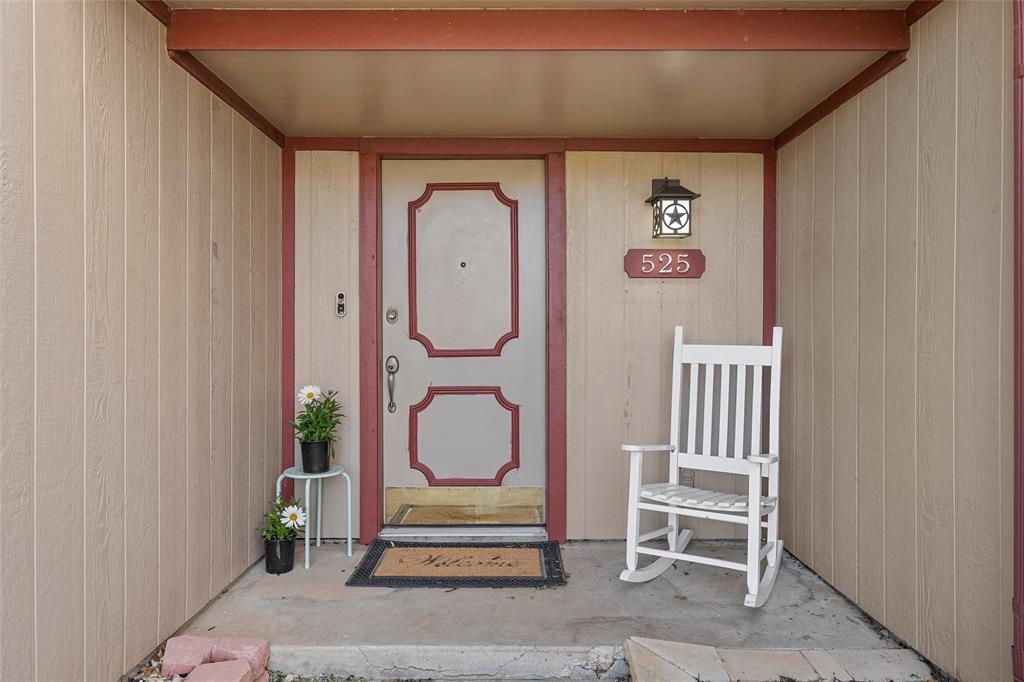 525 Angel Fire Drive Hewitt, TX 76643 - Photo 2 of 25 a room with chairs and potted plants