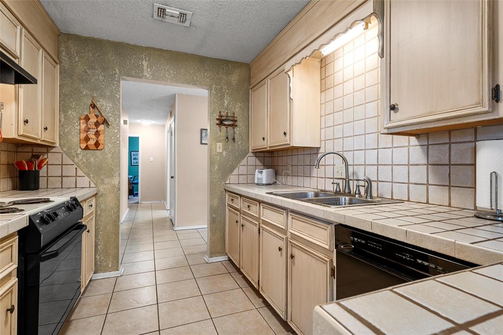 525 Angel Fire Drive Hewitt, TX 76643 - Photo 9 of 25 a kitchen with stainless steel appliances granite countertop a sink stove and cabinets