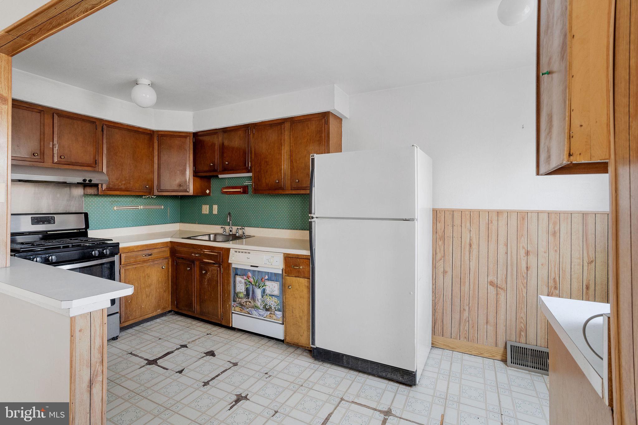 1406 Rainer Road Brookhaven, PA 19015 - Photo 6 of 21