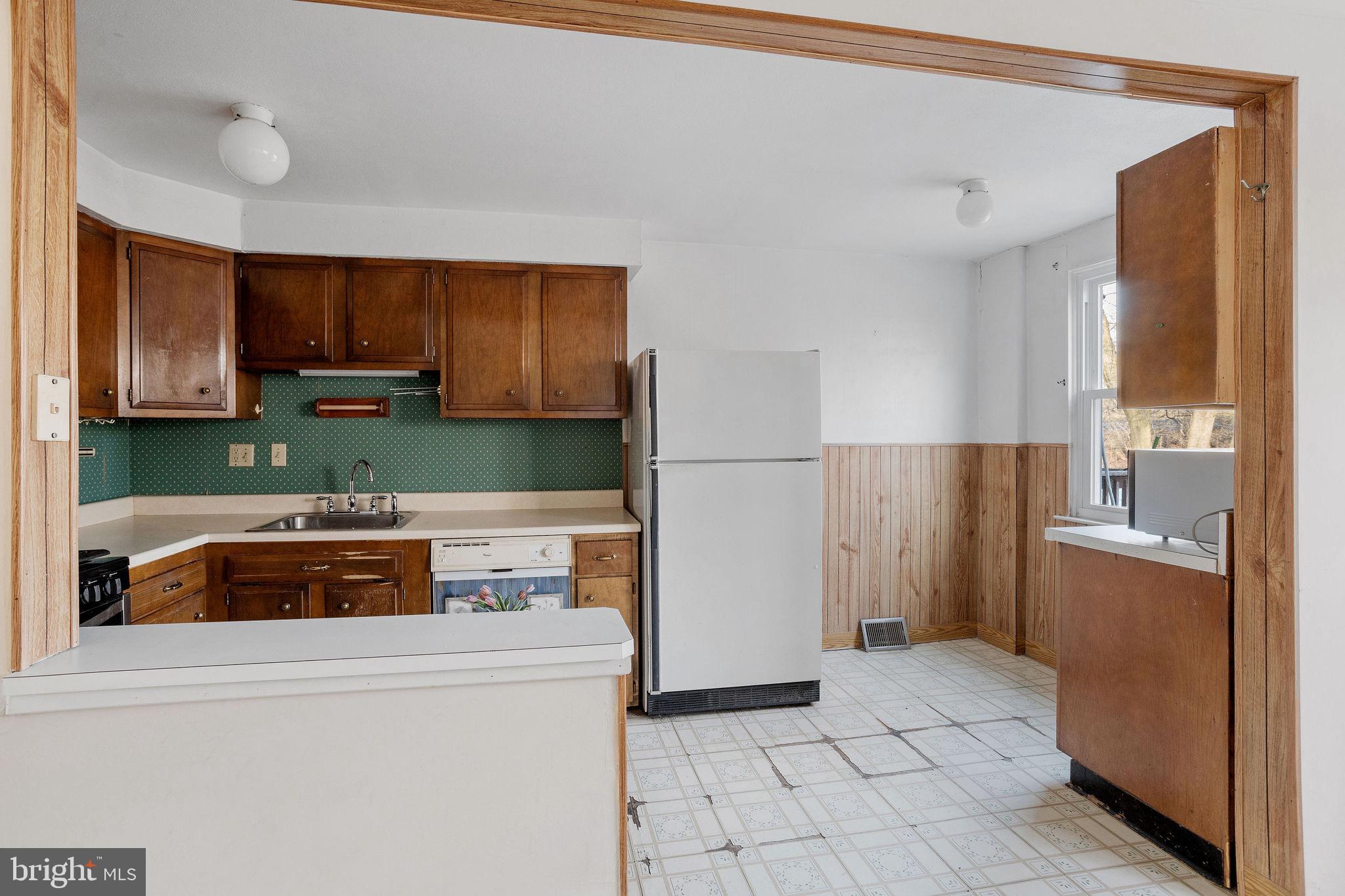 1406 Rainer Road Brookhaven, PA 19015 - Photo 7 of 21