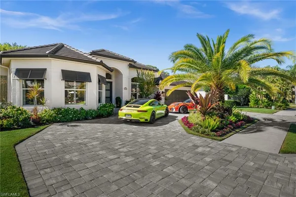 $2,899,995 | 985 Spanish Moss Trail, Naples, FL 34108