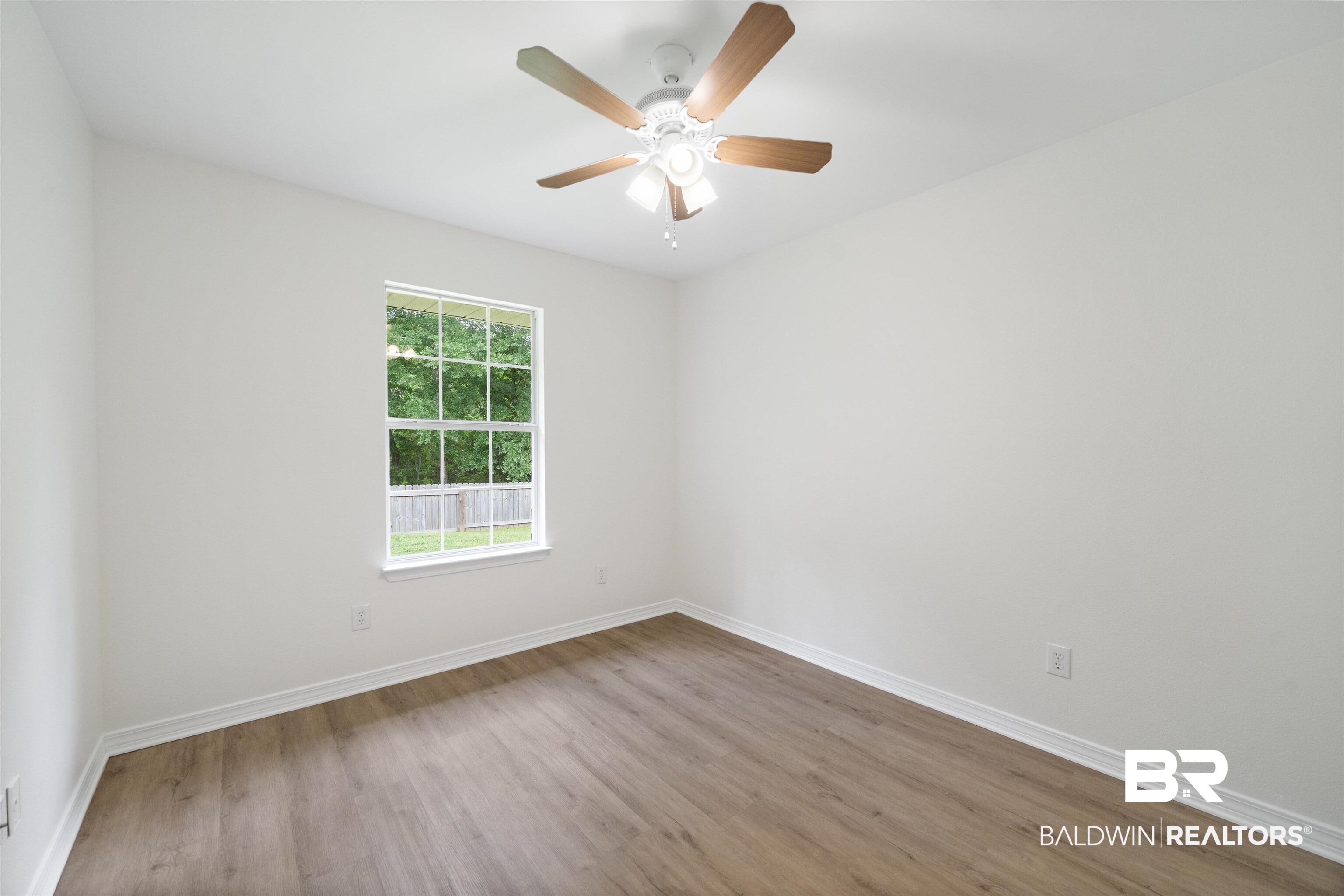 16063 Mansion Street Foley, AL 36535 - Photo 16 of 31 Guest room