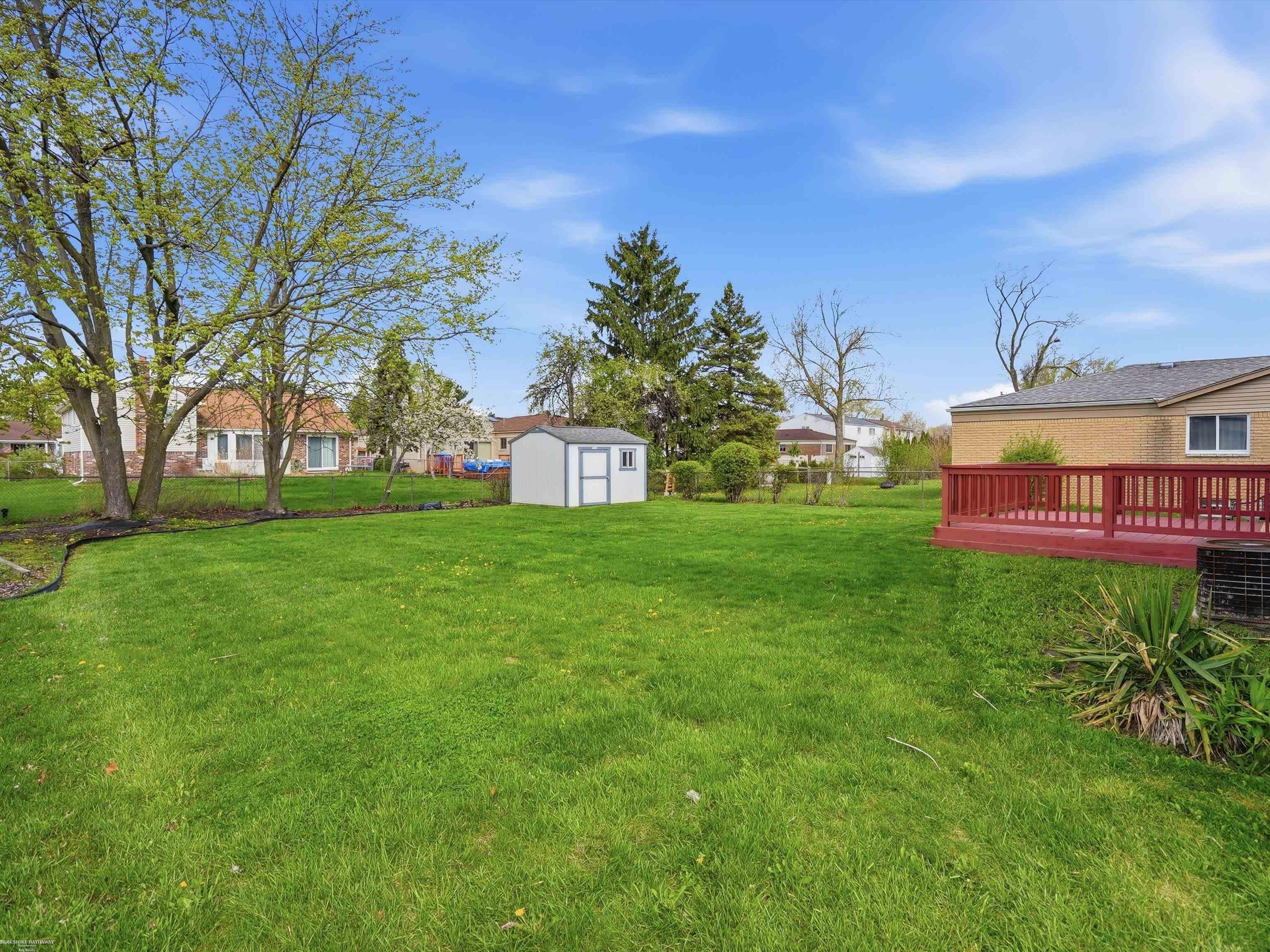 1405 Shaker Street Troy, MI 48083 - Photo 35 of 51 50205374-c461a7a7-2a50-4426-a896-c845a4fe7ab6.JPG