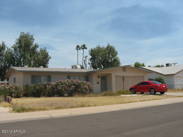 2527 South Rita Lane Tempe, AZ 85282 - Photo 1 of 6 Curb