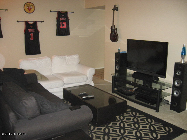 2527 South Rita Lane Tempe, AZ 85282 - Photo 2 of 6 Family Room